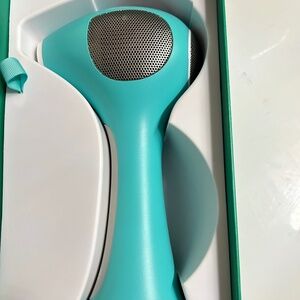 Blue Ergonomic Hair Removal Device for Bath & Body